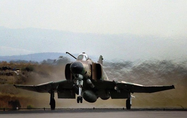 Истребитель F-4 ВВС Греции упал в море