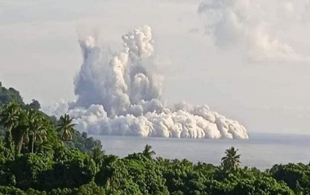 В Тихом океане началось извержение подводного вулкана