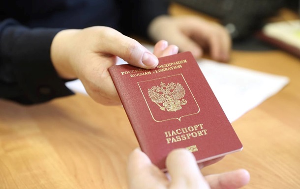 Окупанти продовжують насаджувати громадянство РФ на Донеччині