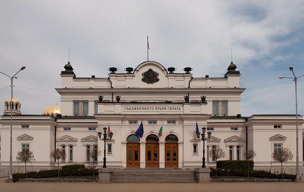 Президент Болгарії розпустив парламент та призначив вибори на квітень
