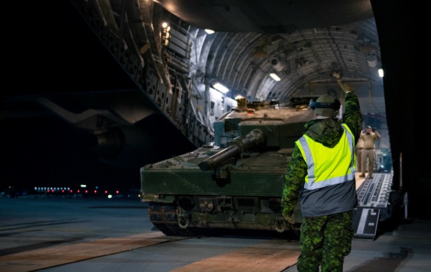 The first Leopard 2 delivered by Canada to Ukraine arrived in Poland