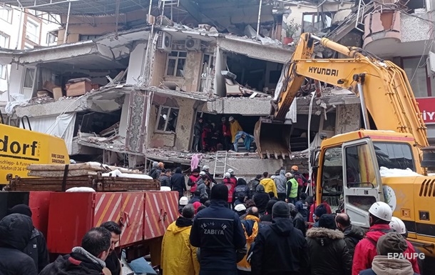 У Туреччині кількість жертв землетрусу досягла 284