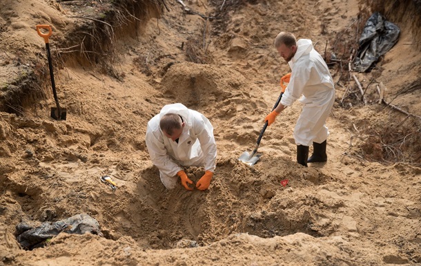 В Ізюмі почали ховати ексгумовані тіла загиблих