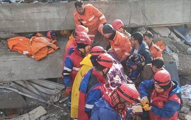 В Турции резко выросло число жертв землетрясения