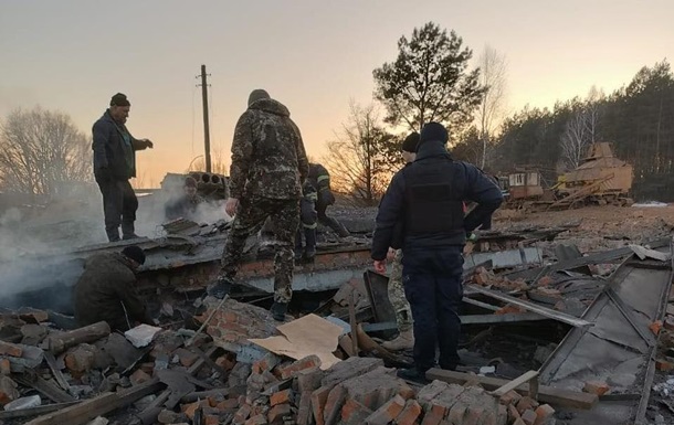 In the Chernihiv region, three people remain under the rubble