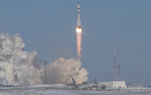 Росія запустила ракету Союз із  батьківщиною-матір ю 
