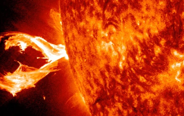 Аппарат NASA показал извержение плазмы на Солнце