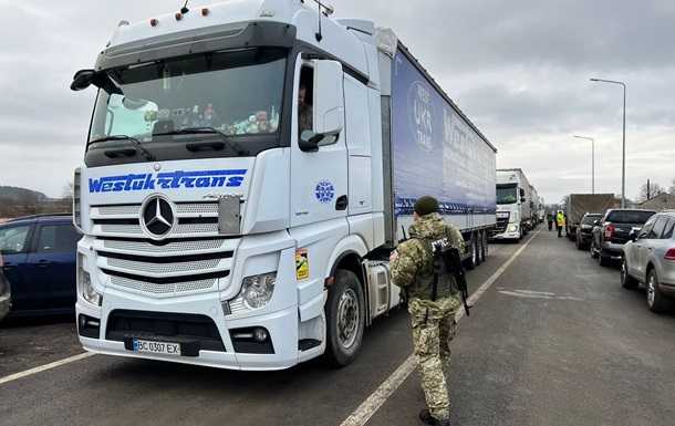 На кордоні з Польщею запрацював КПП для порожніх вантажівок
