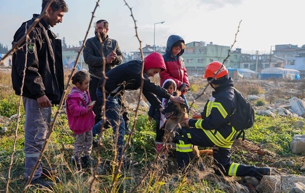 Українські рятувальники обстежили 340 зруйнованих будівель у Туреччині