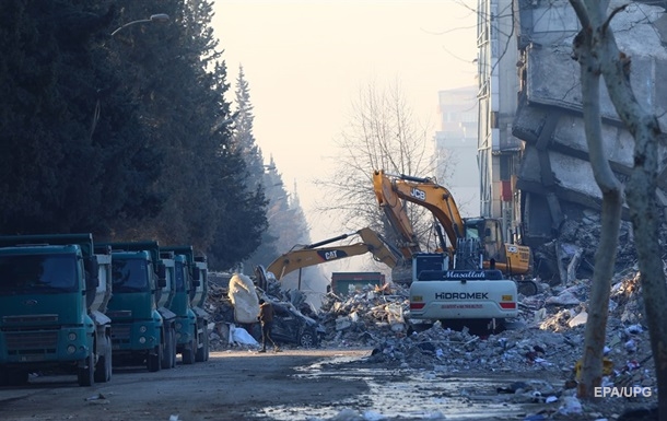 В Турции на девятые сутки после землетрясения нашли живыми двух братьев