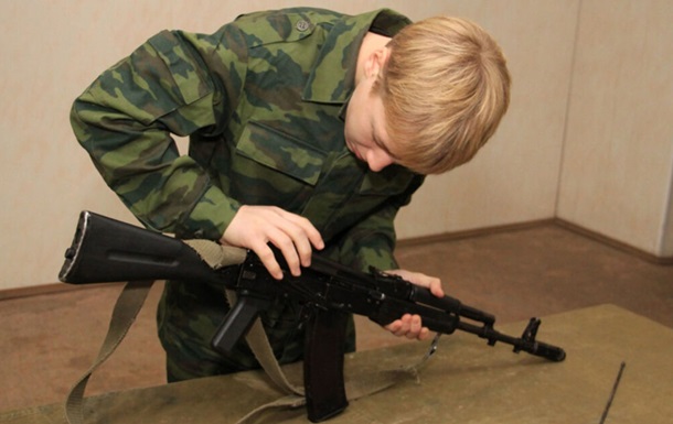Школи в РФ зобов язали закупити макети зброї – ЗМІ