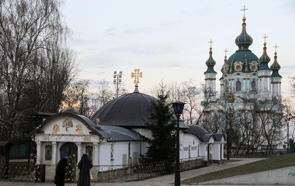 Суд обязал снести  храм-киоск  на участке Музея истории Украины - Минкульт