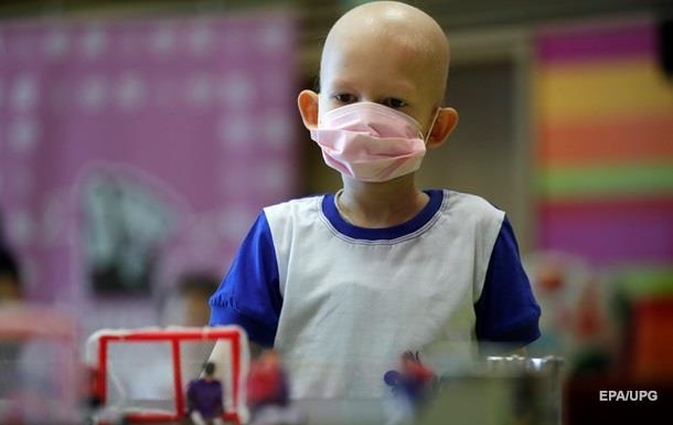 Понад 500 українських дітей з онкологією відправлені на лікування за кордон