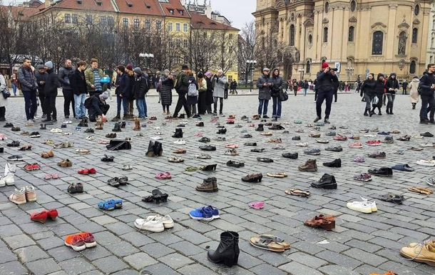 В Праге создали инсталляцию в память о погибших в Буче и Мариуполе