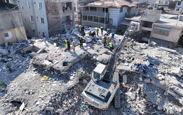 Українські рятувальники в Туреччині обстежили 454 будівлі після землетрусу