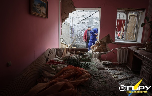 Війська РФ обстріляли у Херсоні гуртожиток та приватні будинки
