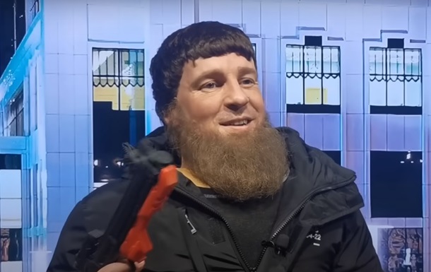 Комик высмеял Кадырова с его  трофейным пистолетом 