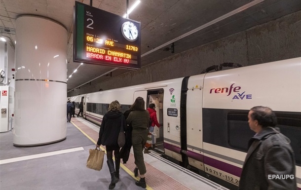 В Іспанії звільнили чиновників, які замовили  неправильні  поїзди