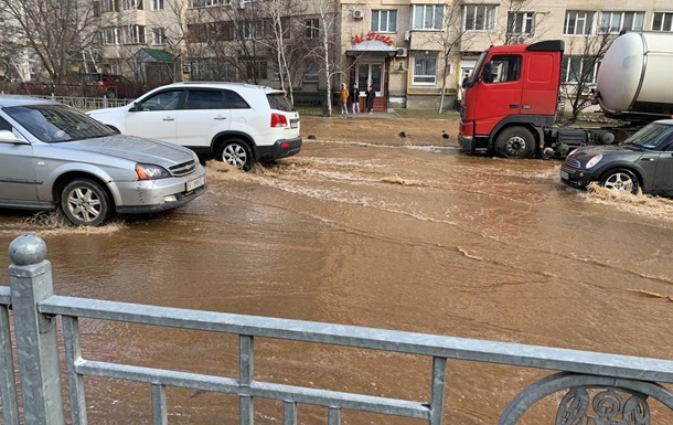 В Киеве на двух улицах потоп - прорвало трубы