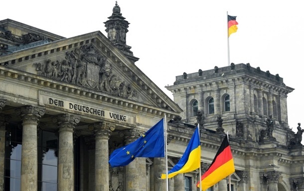 Будівлі уряду Німеччини 24 лютого піднімуть прапори України