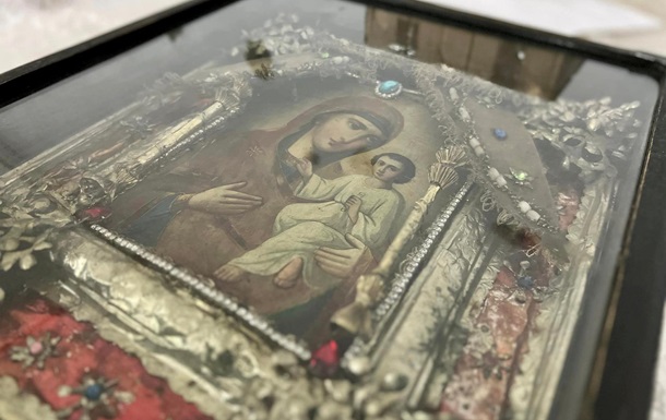 Из Украины под видом фурнитуры пытались вывезти старинную икону 