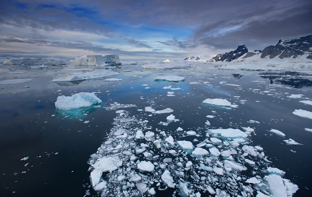 Antarctic ice reaches record low – scientists