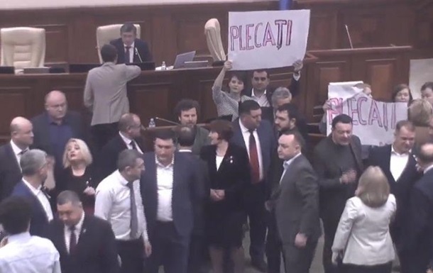Парламент Молдови зі скандалом проголосував за нову назву державної мови
