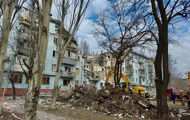Кількість жертв удару по будинку у Запоріжжі зросла до п яти - міськрада
