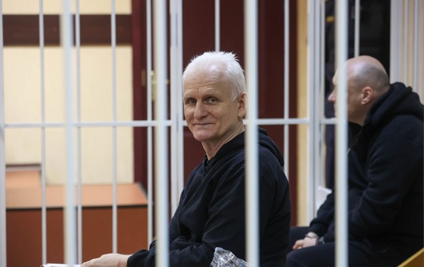 Суд в Беларуси приговорил нобелевского лауреата к десяти годам тюрьмы
