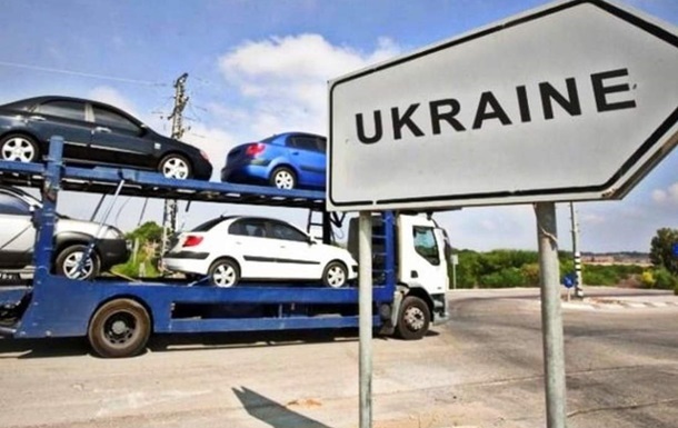 В Україні попит на імпортні авто скоротився удвічі