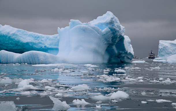 Площадь льда вокруг Антарктиды рекордно уменьшилась