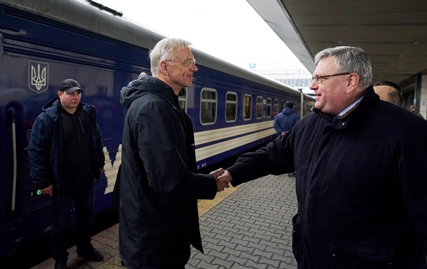 Прем єр-міністр Латвії прибув з візитом у Київ