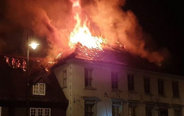 У Британії спалахнув готель, де живуть біженці з України