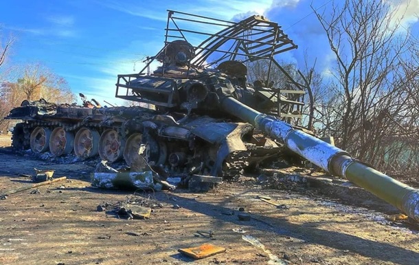 ВСУ впервые уничтожили новейшую версию древнего танка Т-62 – Oryx