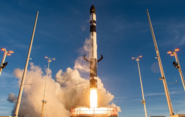 Rocket Lab launches two Capella satellites into orbit