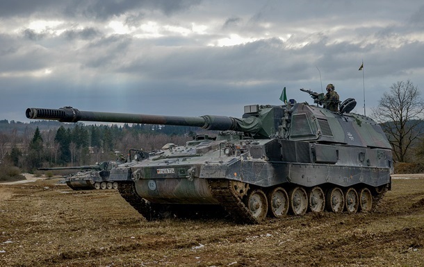 The German government initiated the purchase of the Panzerhaubitze 2000 self-propelled guns - media