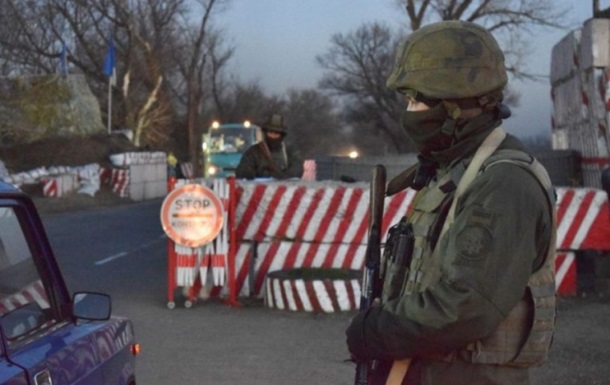 В окупованому Маріуполі помітили авто з прапорами Дагестану та Вірменії