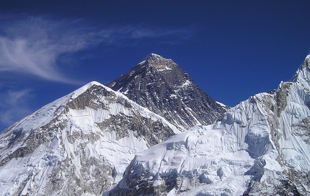 Альпіністи забруднили Еверест стійкими мікробами