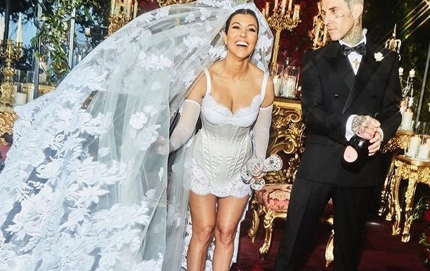 Кортни Кардашьян рассказала, почему одела миниплатье на свадьбу