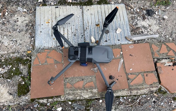 У Бериславі поліцейські збили дрон РФ, який скидав вибухівку