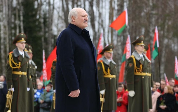 Лукашенко пригрозив  страшною відповіддю  на снаряди зі збідненим ураном