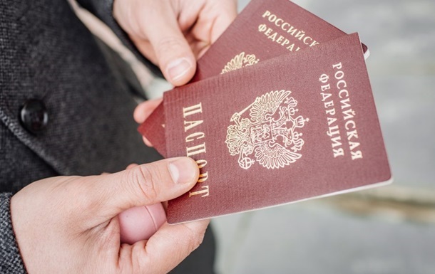 В Старобельске преподаватели колледжа отказались от паспортов РФ - Генштаб