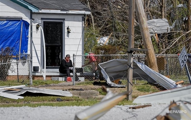 A powerful tornado in the US killed dozens of people