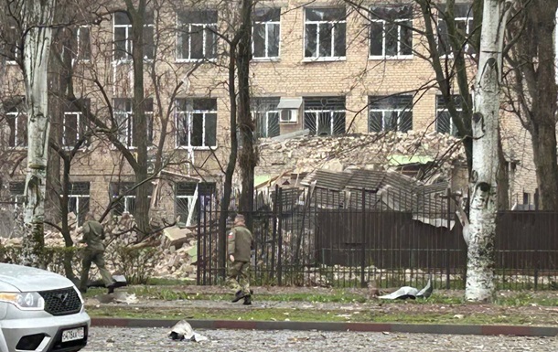 У Мелітополі пролунали вибухи біля казарм росіян - мер