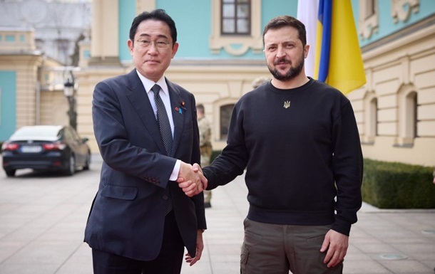 Рейтинг прем єра Японії після візиту до України зріс на 5% - посол