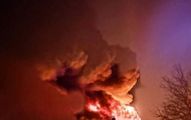В КГГА сообщили о прилете: горит магазин