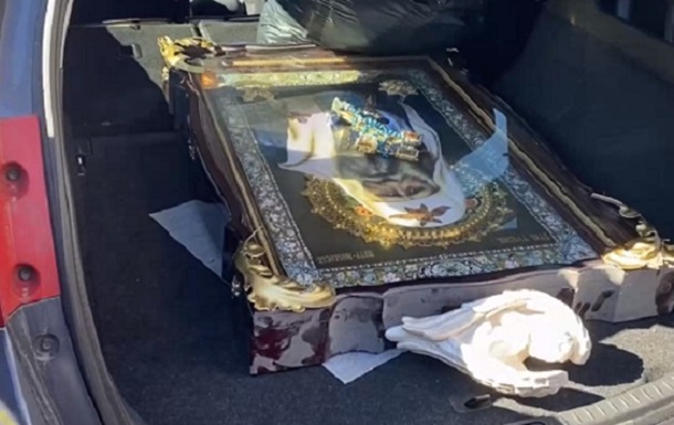 Полиция  завернула  авто с иконой из Киево-Печерской лавры - СМИ