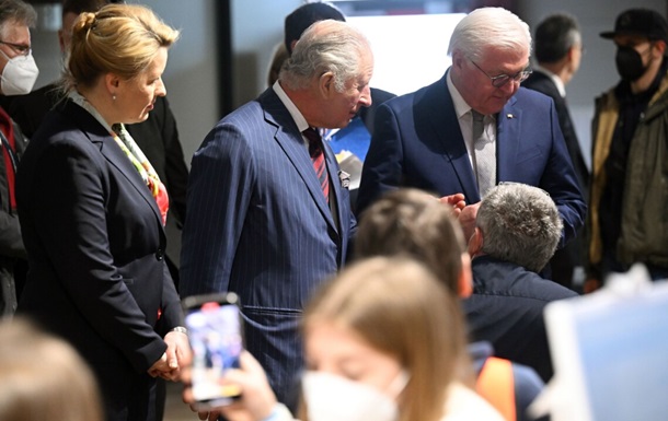 Король Британии Чарльз ІІІ встретился с беженцами с Украины
