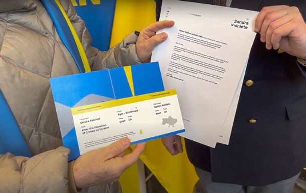 MEPs were presented with tickets to Ukrainian Crimea
