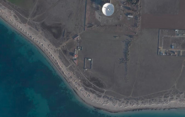 Росіяни у Криму риють окопи: супутникові фото